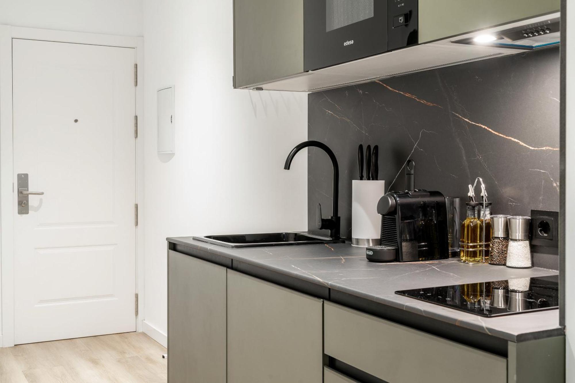 Limehome Malaga Calle Victoria Szoba fotó